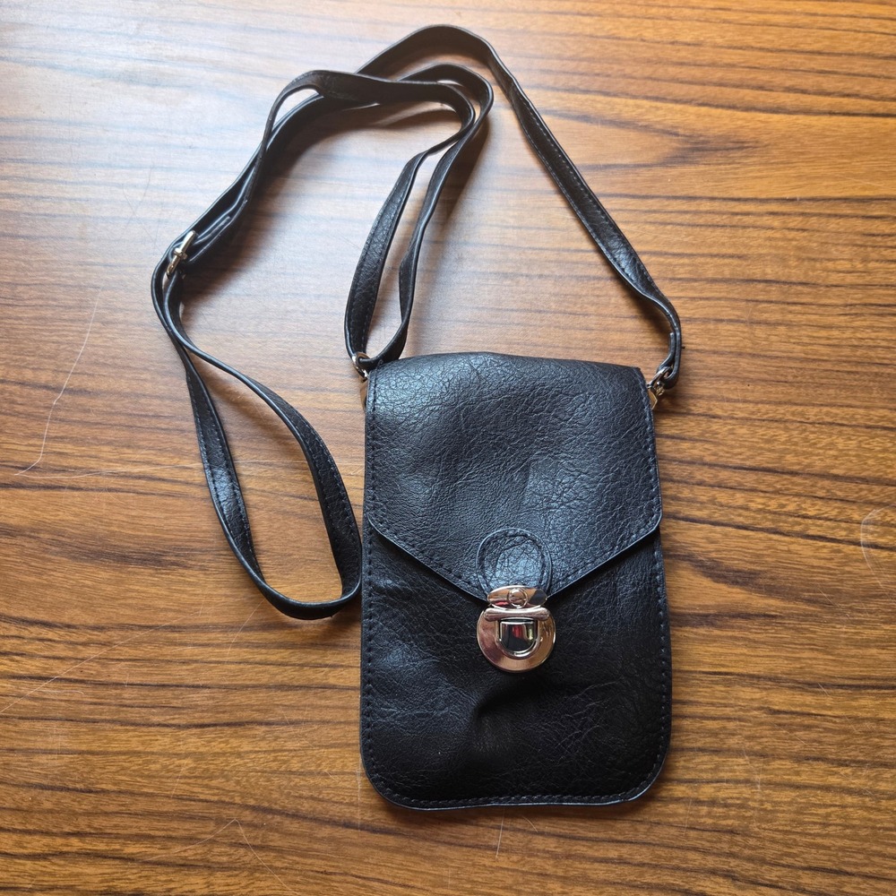 Save the Girls Black Crossbody Phone Purse Touch Screen Bag Vegan Leather